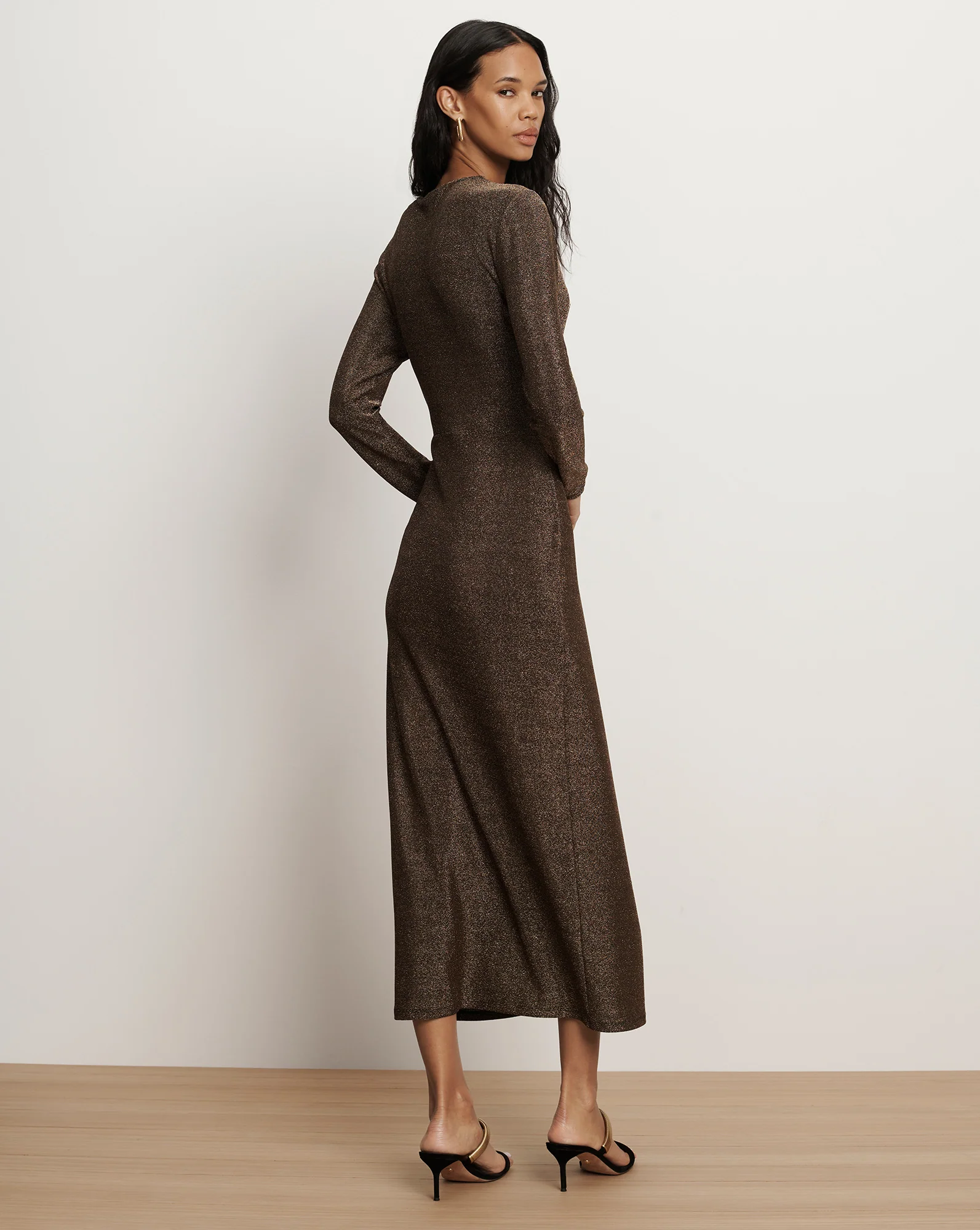 Neomie Metallic Midi Dress - Image 4